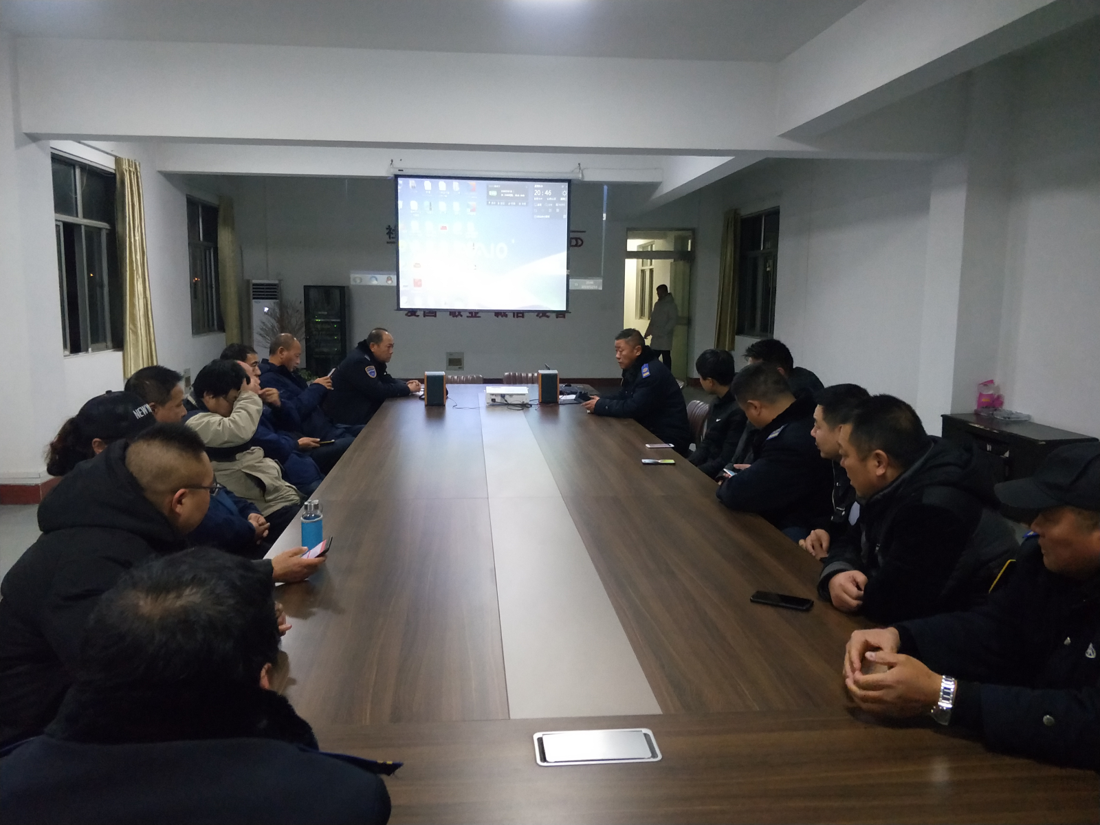 公交集團公交事業(yè)一部開(kāi)展駕駛員冬季安全培訓  增強安全意識